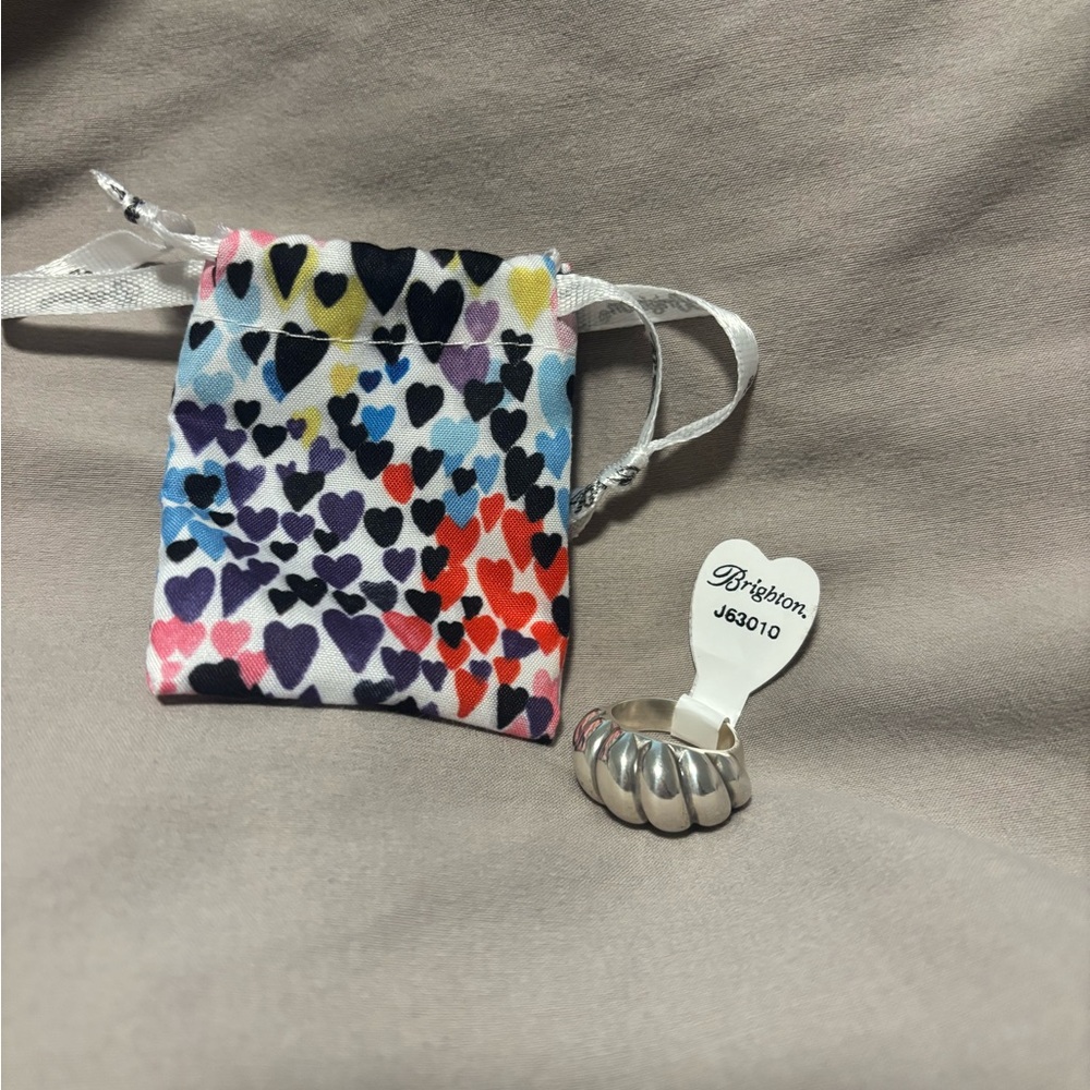 Brighton Ferrara Athena Silver Ring with Heart Pattern Pouch - Size 7 NWT